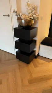 Een trap matzwart schilderen 5 Epifanes - Matlak Zwart - Sidetable - Kastje kopie