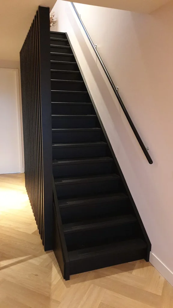 Een trap matzwart schilderen 1 Epifanes - Matlak Zwart - Trap 1